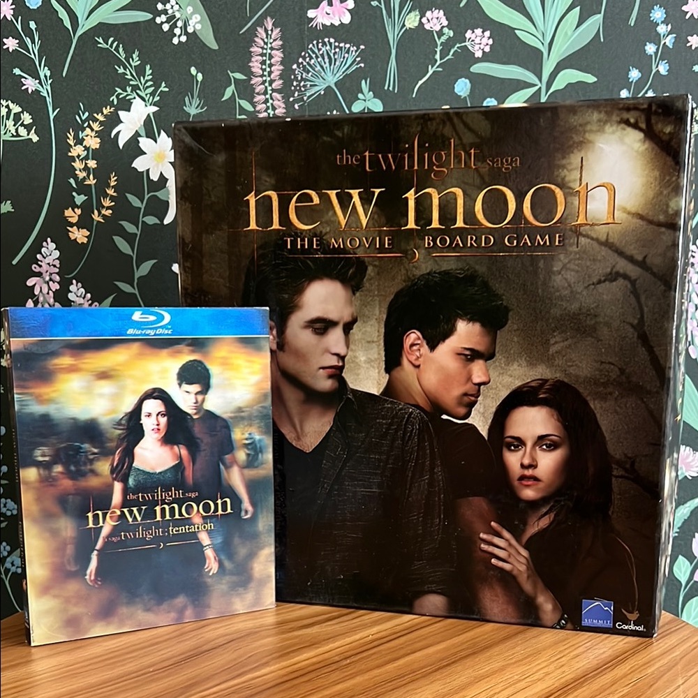 The Twilight saga NEW MOON 🌚 the Movie LOT. Board Game & movie Blu-ray Disc 2009